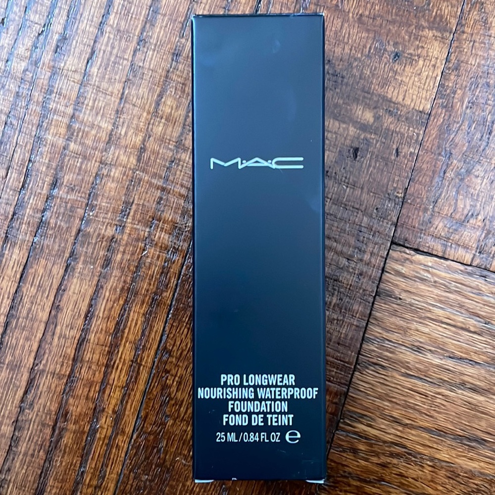 SOLD MAC PRO Longwear Nourishing Waterproof Foundation
